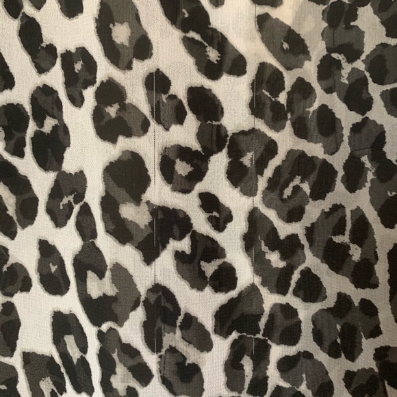 Style Mint Animal print sheet button up - Picture 5 of 6